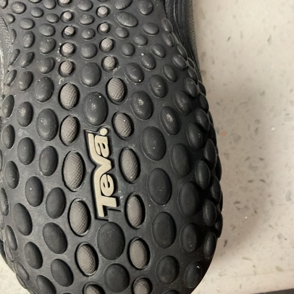 Teva waterproof black leather sandals With two size adjustments. Size 7. - Picture 8 of 12